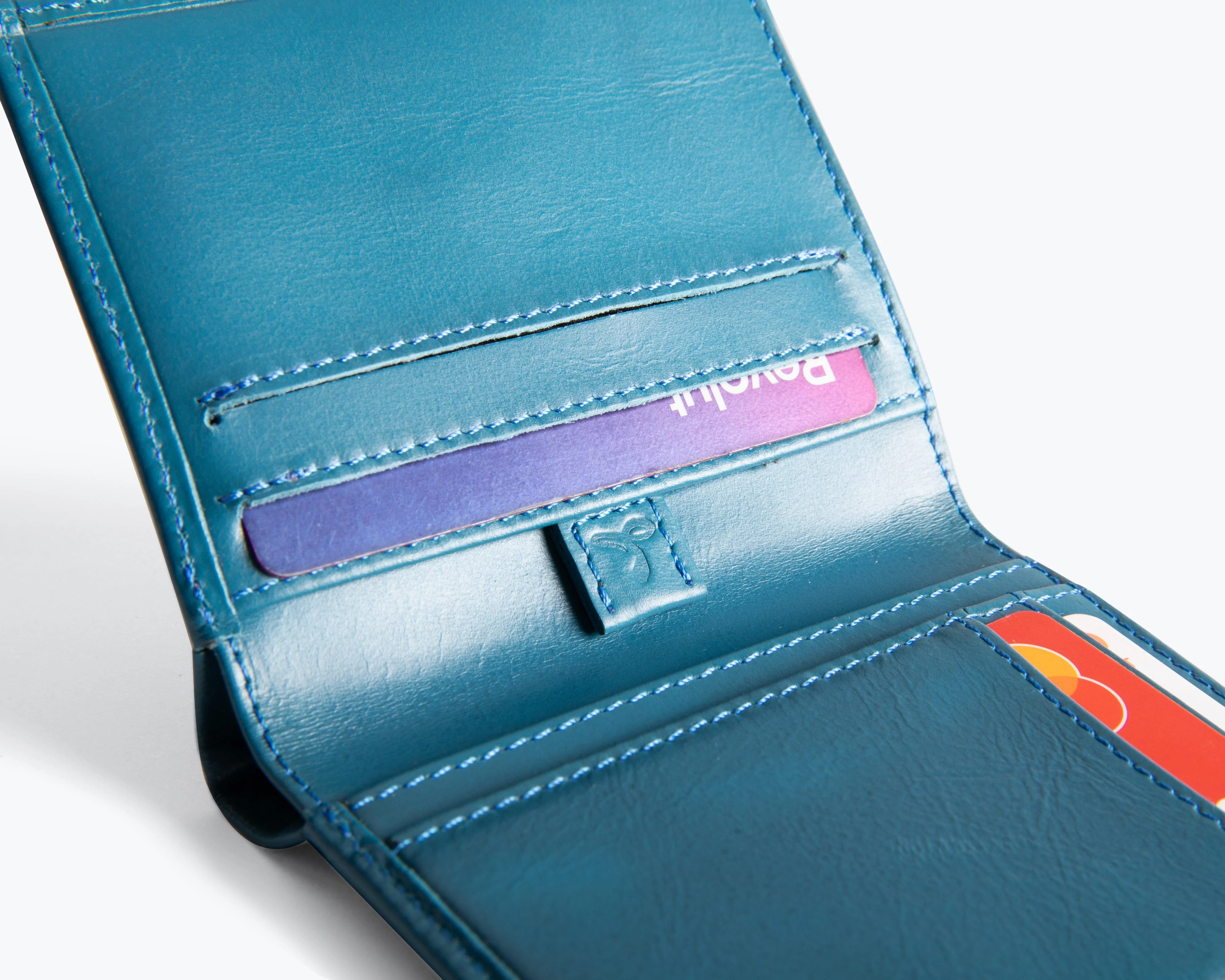 Metro Leather Bifold Wallet - Image 63